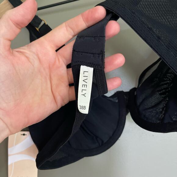 NWT LIVELY The Smooth Lace Plunge Bra In Jet Black Sz 38B Underwire Comfortable - Picture 15 of 15